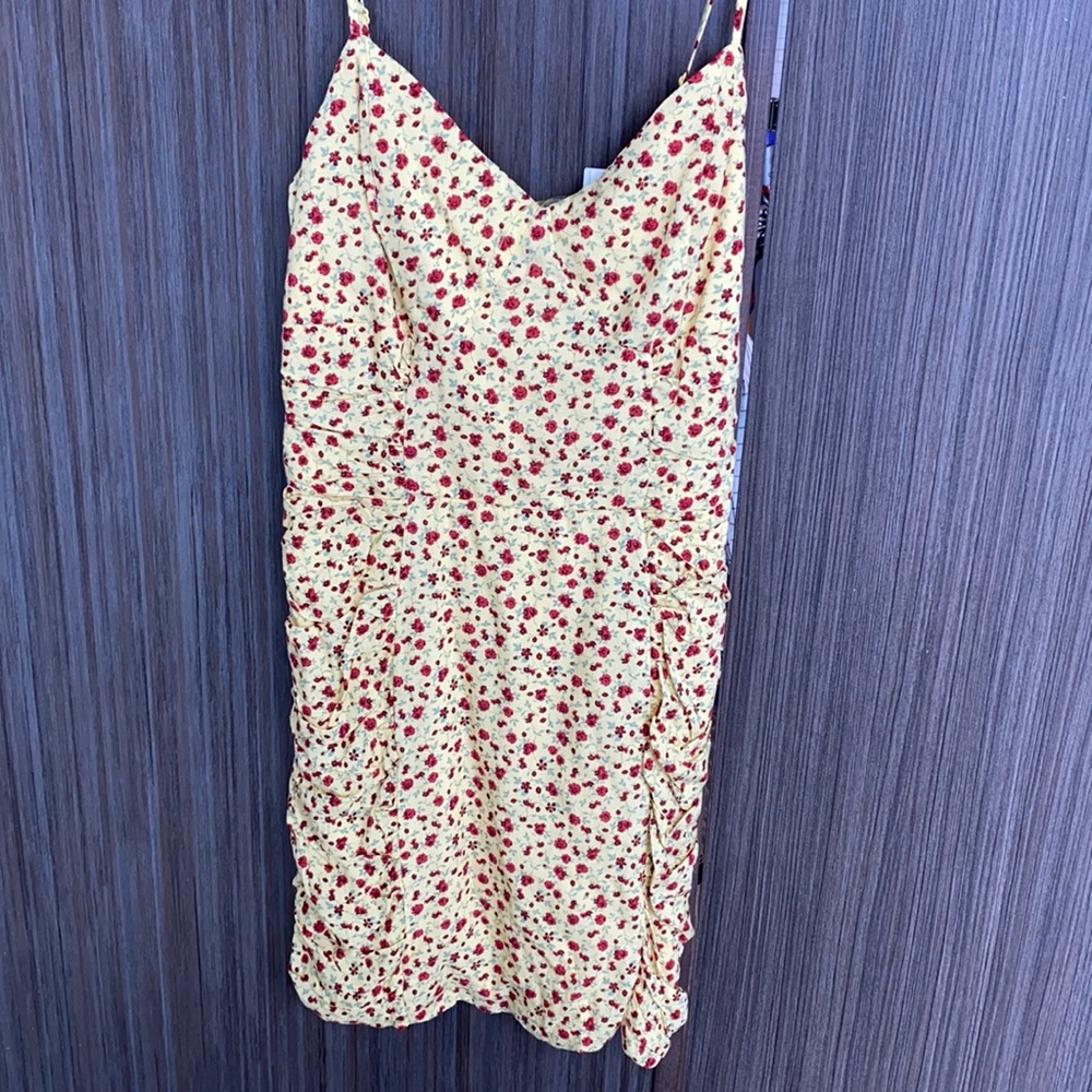 MAKE AN OFFER!! Floral body con dress